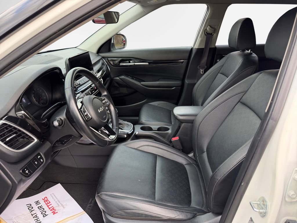 Used 2022 Kia Seltos EX image 12