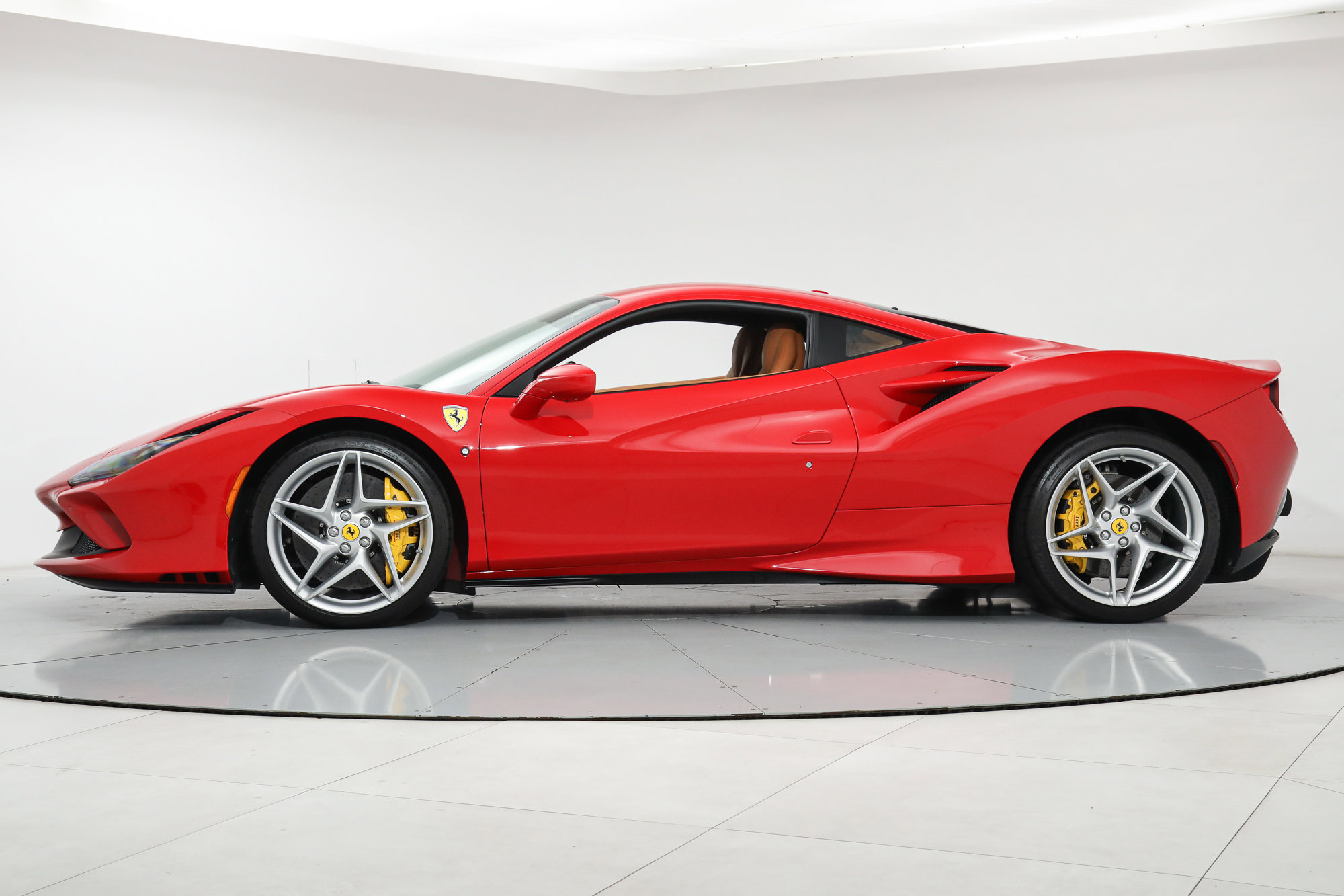 Certified 2021 Ferrari F8 Tributo RWD image 4