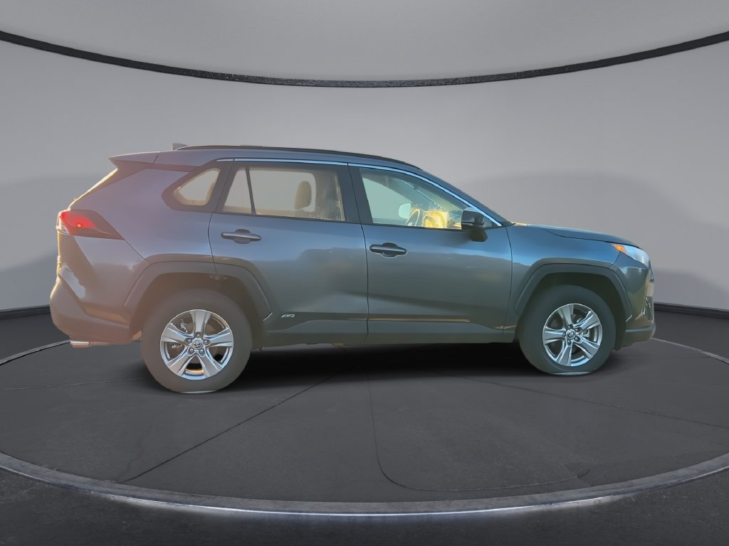 Certified 2025 Toyota RAV4 LE AWD/4WD image 9