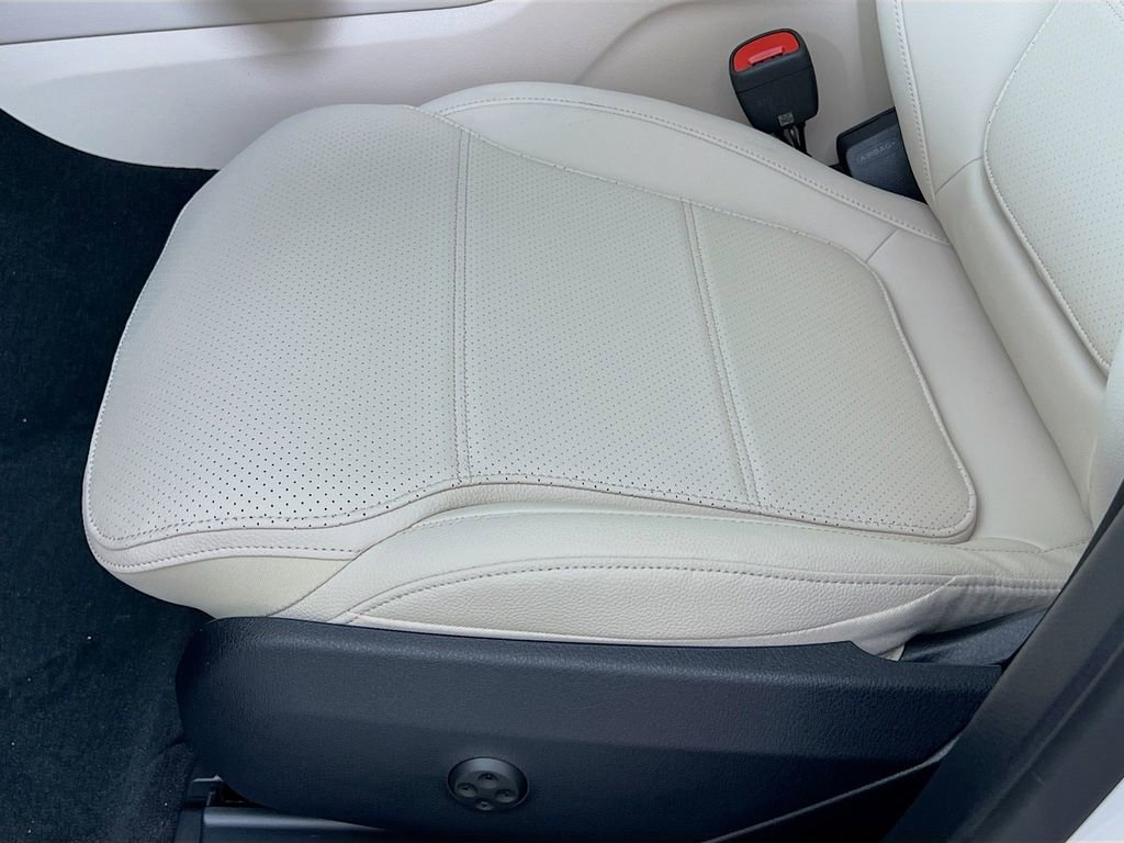 Used 2026 Mercedes-Benz GLC 350e 4MATIC image 23