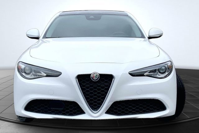 Used 2021 Alfa Romeo Giulia Sprint w/ Sun & Sound Package AWD/4WD image 3
