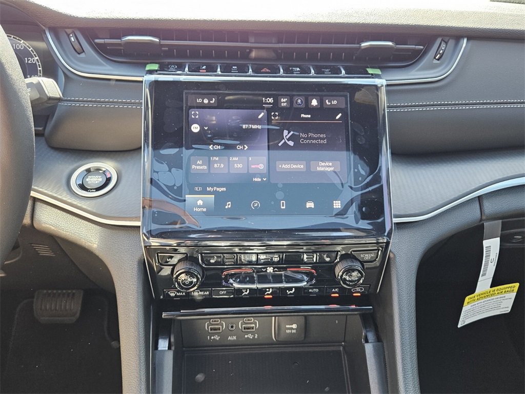 New 2025 Jeep Grand Cherokee Laredo X w/ Luxury Tech Group I image 18