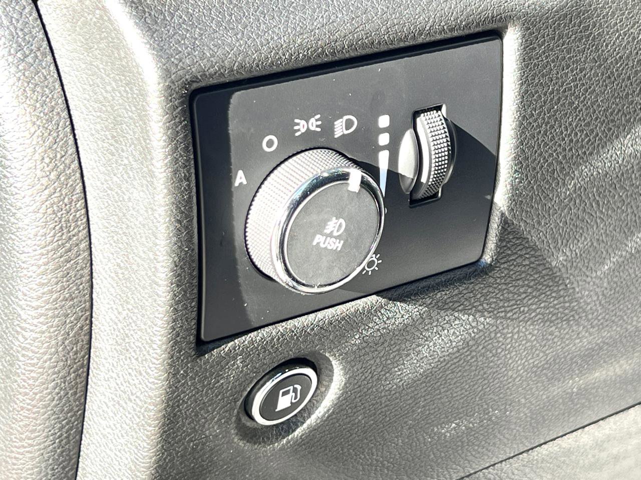 Used 2015 Jeep Grand Cherokee Altitude image 17