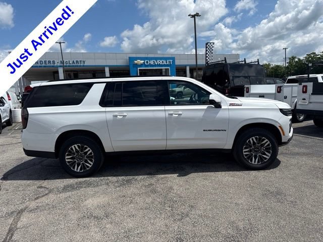 Used 2025 Chevrolet Suburban Z71 AWD/4WD image 2