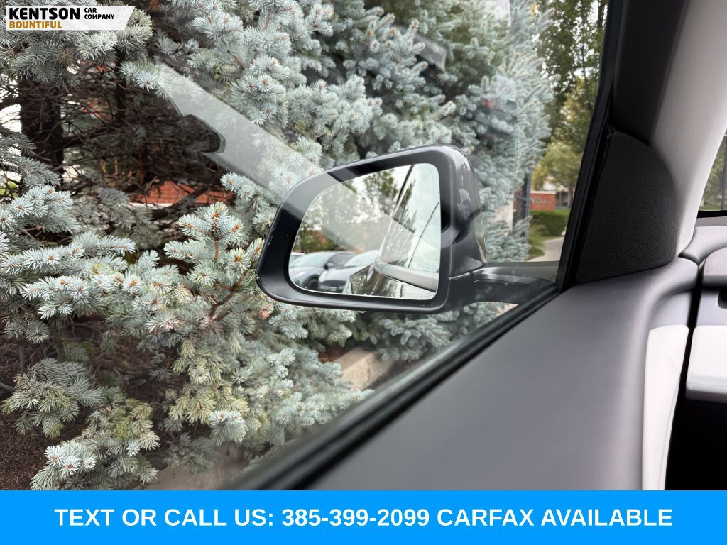 Used 2023 Tesla Model Y Performance AWD/4WD image 19