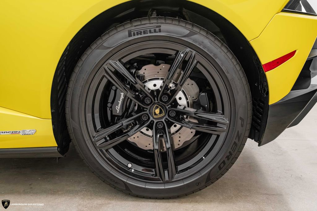 Used 2020 Lamborghini Huracan EVO RWD image 7
