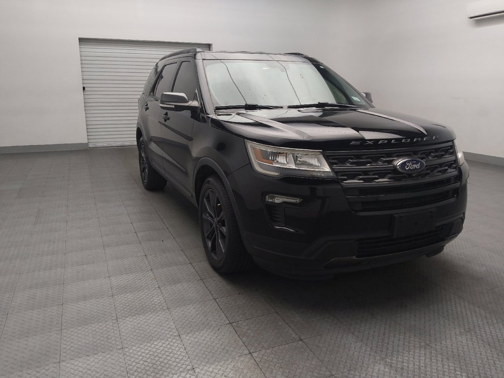 Used 2018 Ford Explorer XLT w/ Equipment Group 202A AWD/4WD image 13