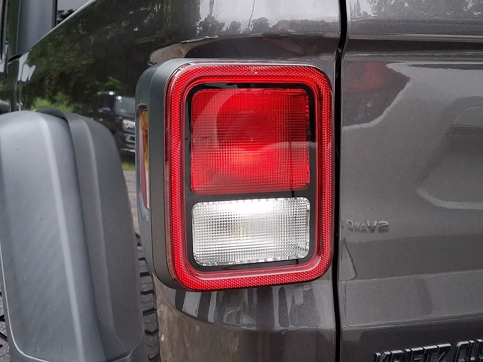 Used 2022 Jeep Gladiator Mojave w/ Trailer Tow Package AWD/4WD image 8