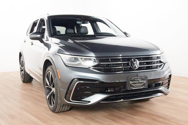 Used 2024 Volkswagen Tiguan SEL R-Line w/ MDO Package, Two-Row AWD/4WD image 3