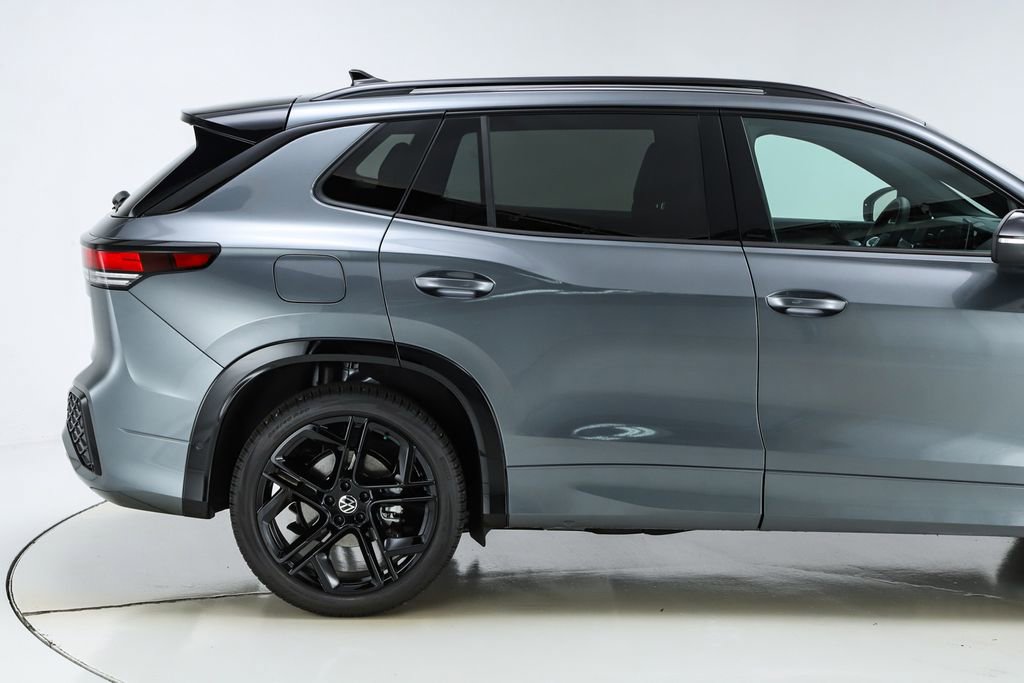 New 2026 Volkswagen Tiguan SE R-Line image 11