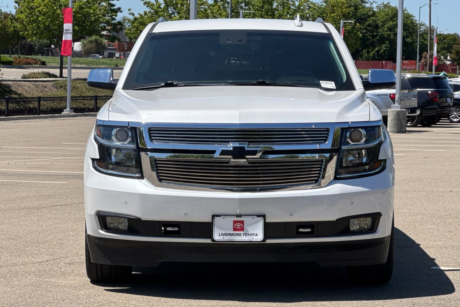 Used 2018 Chevrolet Suburban LT w/ Luxury Package RWD image 9