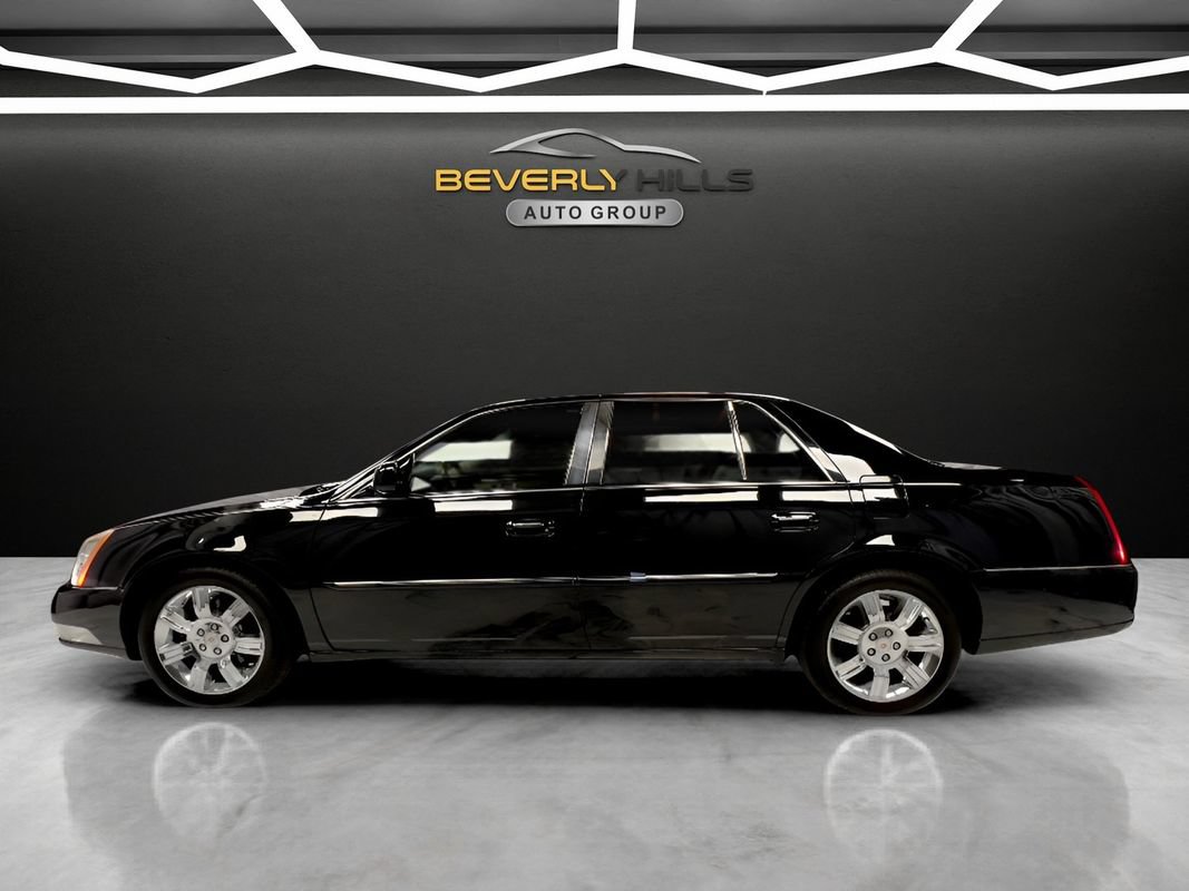 Used 2011 Cadillac DTS Platinum FWD image 2
