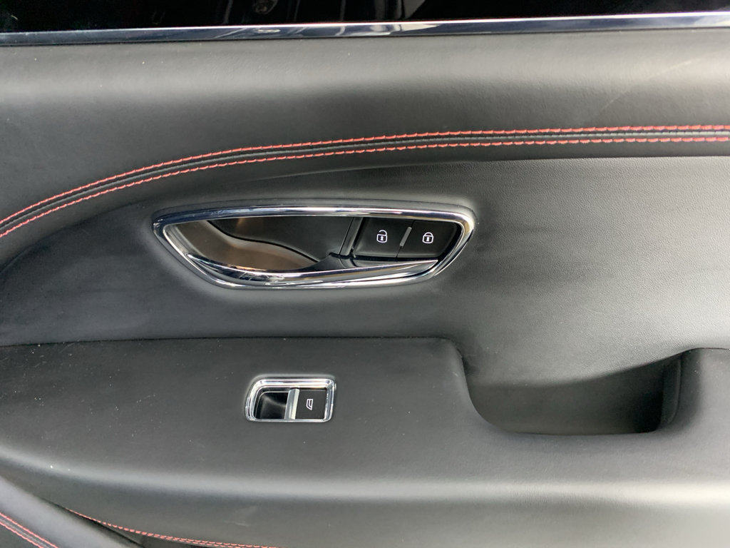Used 2023 Bentley Bentayga AWD/4WD image 39