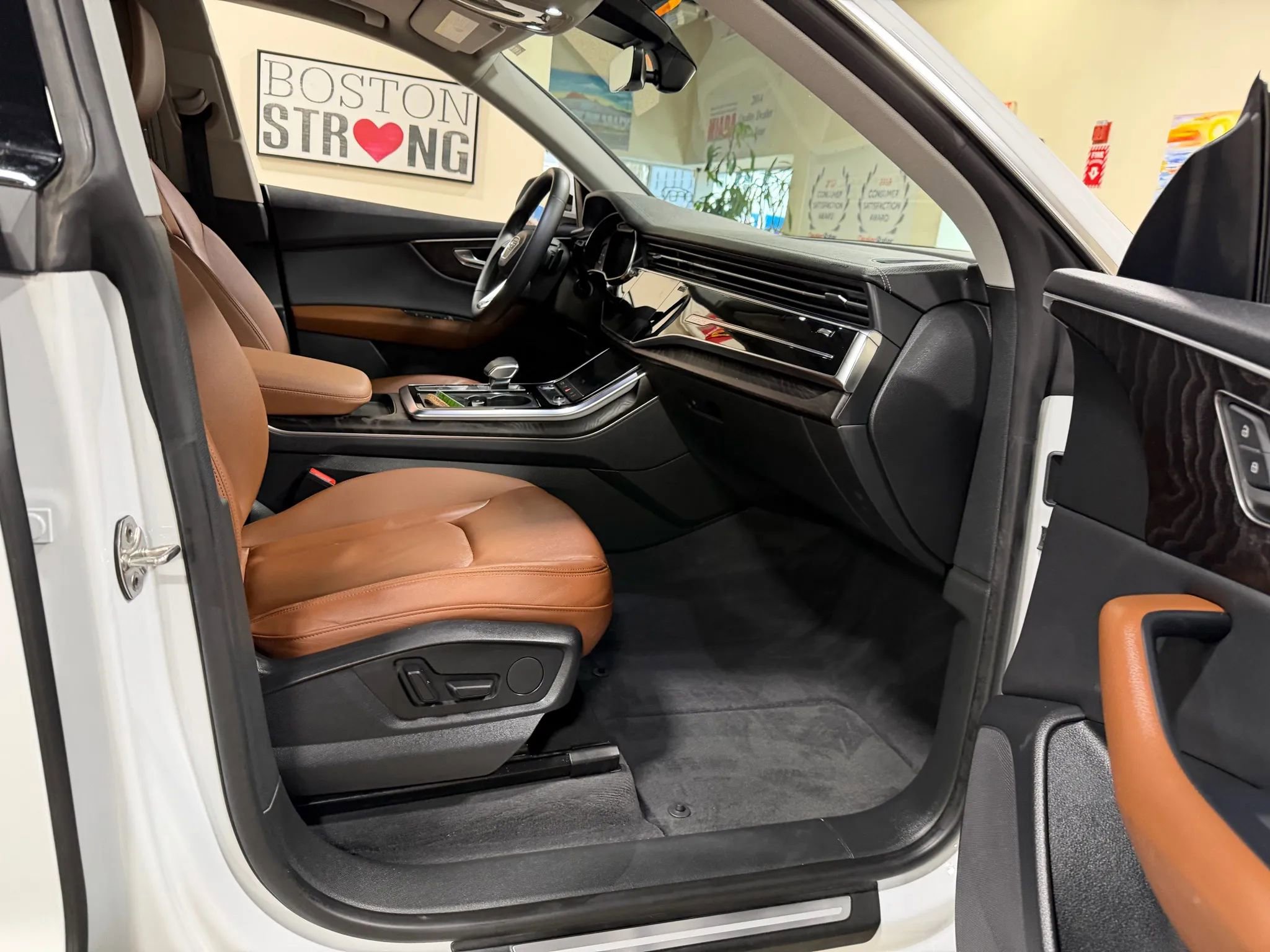 Used 2023 Audi Q8 Premium w/ Convenience Package image 41