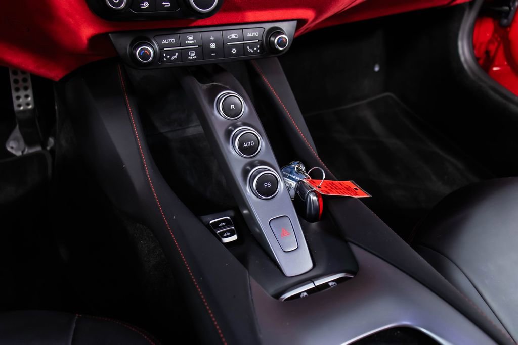 Used 2019 Ferrari Portofino RWD image 5