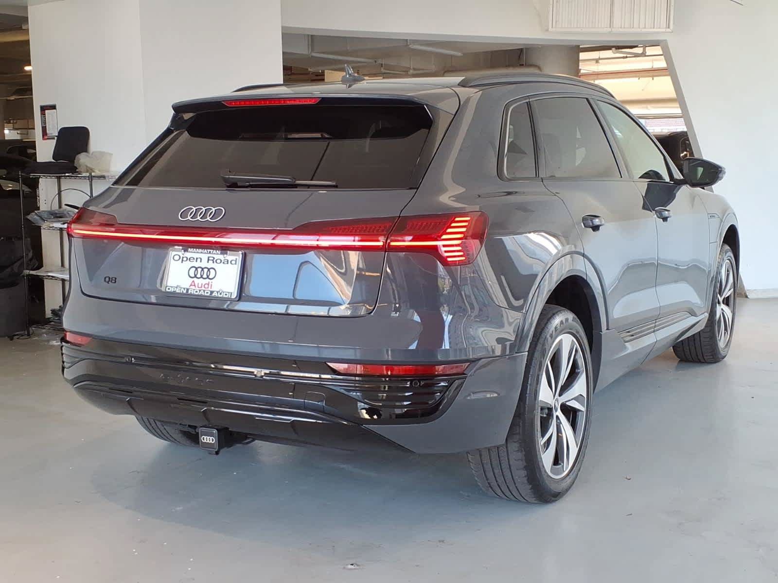 Used 2024 Audi Q8 e-tron Premium AWD/4WD image 4