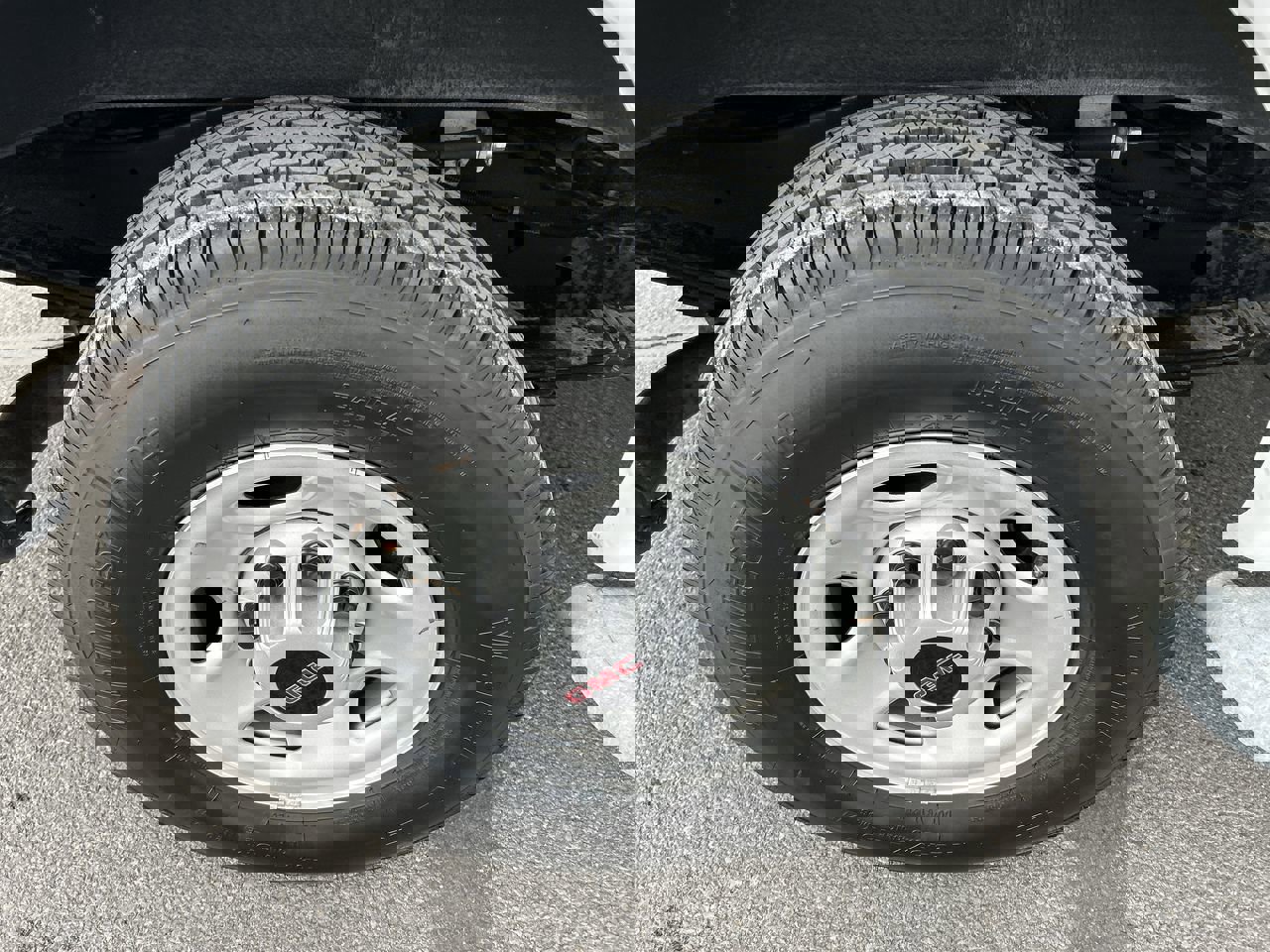 Used 2024 GMC Savana 2500 w/ Driver Convenience Package image 9