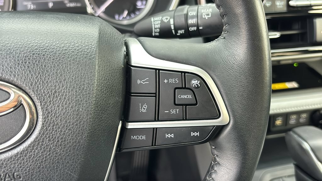 Used 2023 Toyota Highlander XLE AWD/4WD image 20