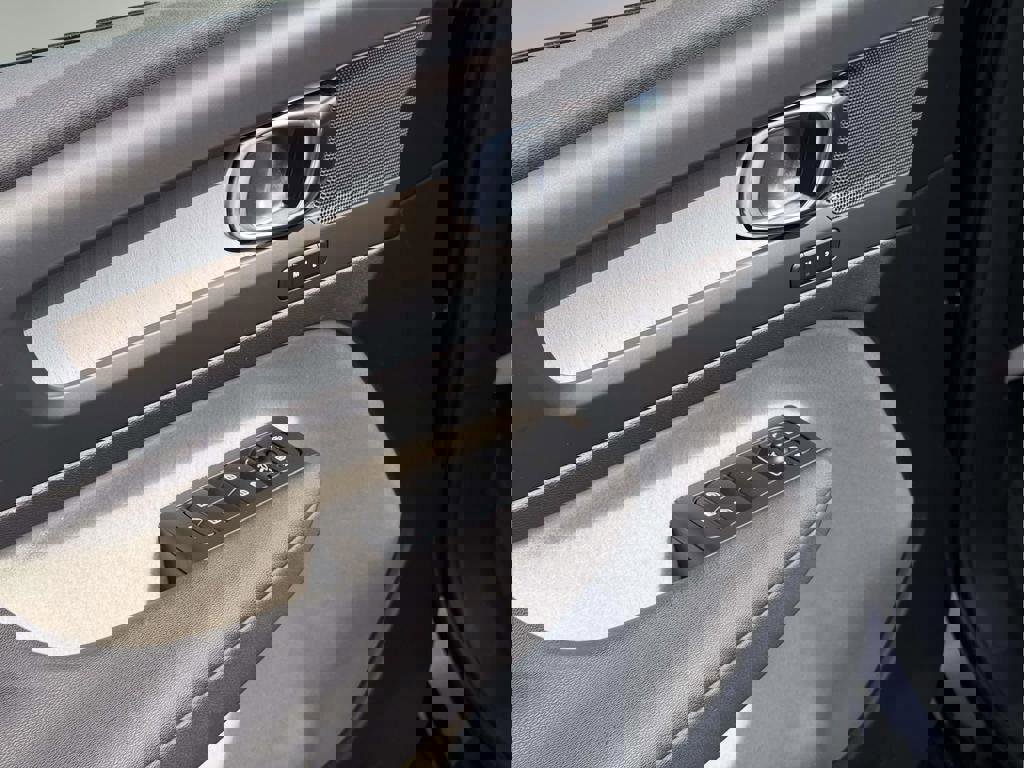 Used 2023 Volvo XC40 B5 Plus w/ Driver Assist Package image 17