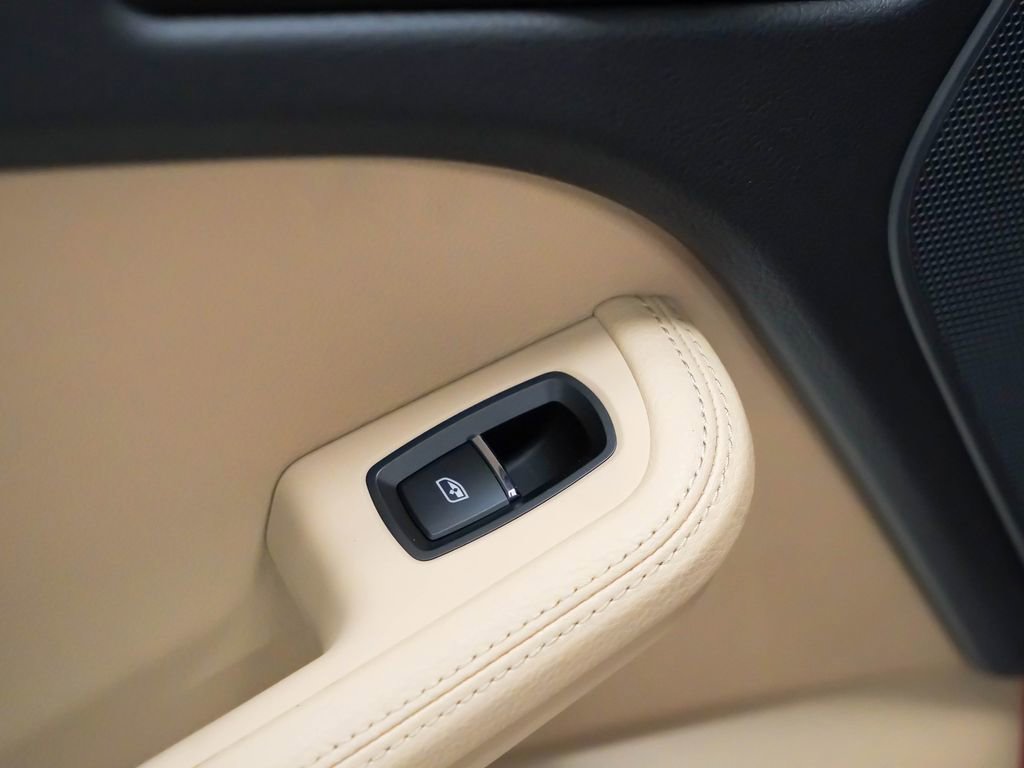 Certified 2026 Porsche Macan AWD/4WD image 16