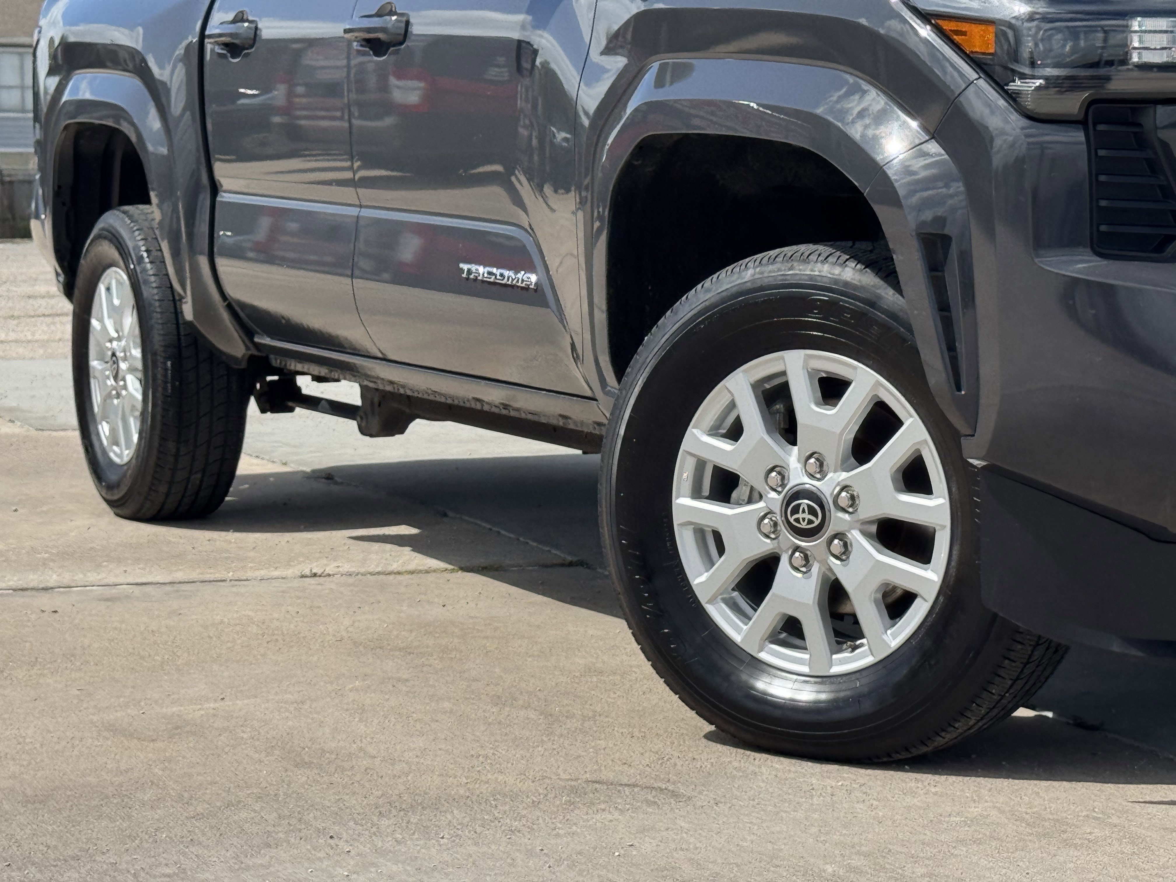 Used 2025 Toyota Tacoma SR5 AWD/4WD image 12