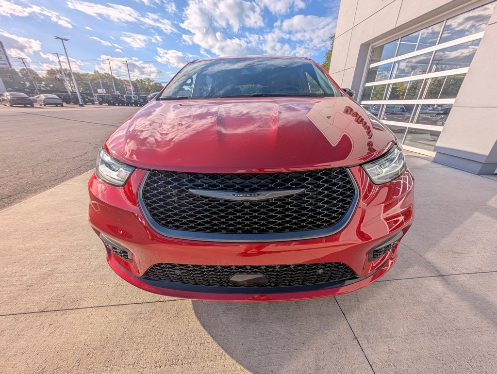 New 2026 Chrysler Pacifica Select image 9