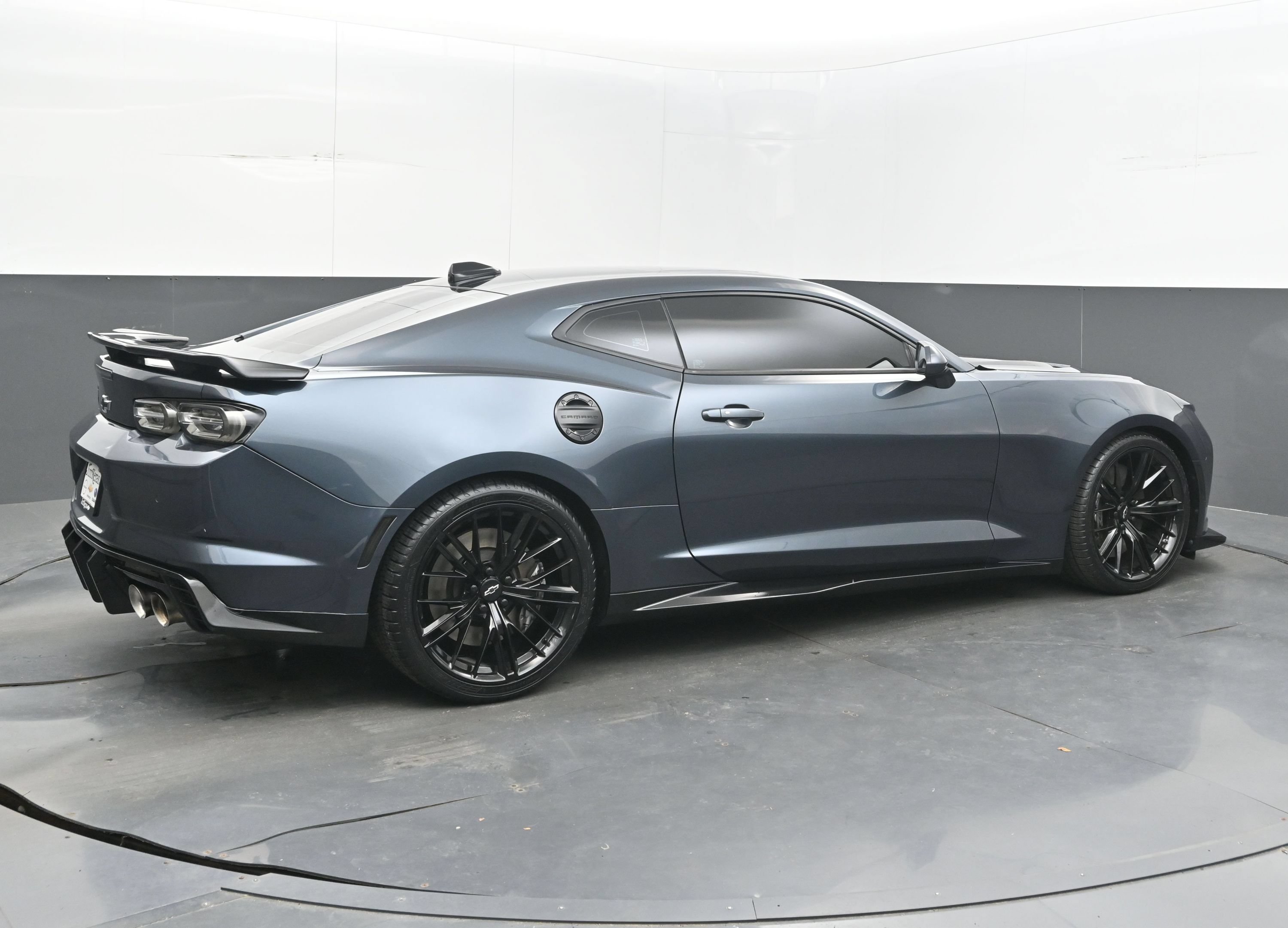 Used 2021 Chevrolet Camaro ZL1 w/ LPO, ZL1 Protection Package RWD image 5