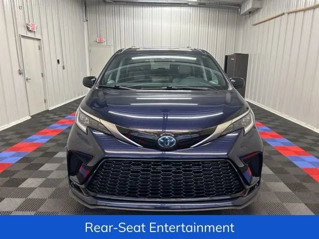Used 2022 Toyota Sienna XSE image 8