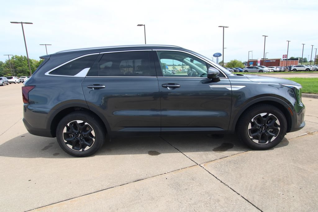 Used 2024 Kia Sorento S FWD image 4