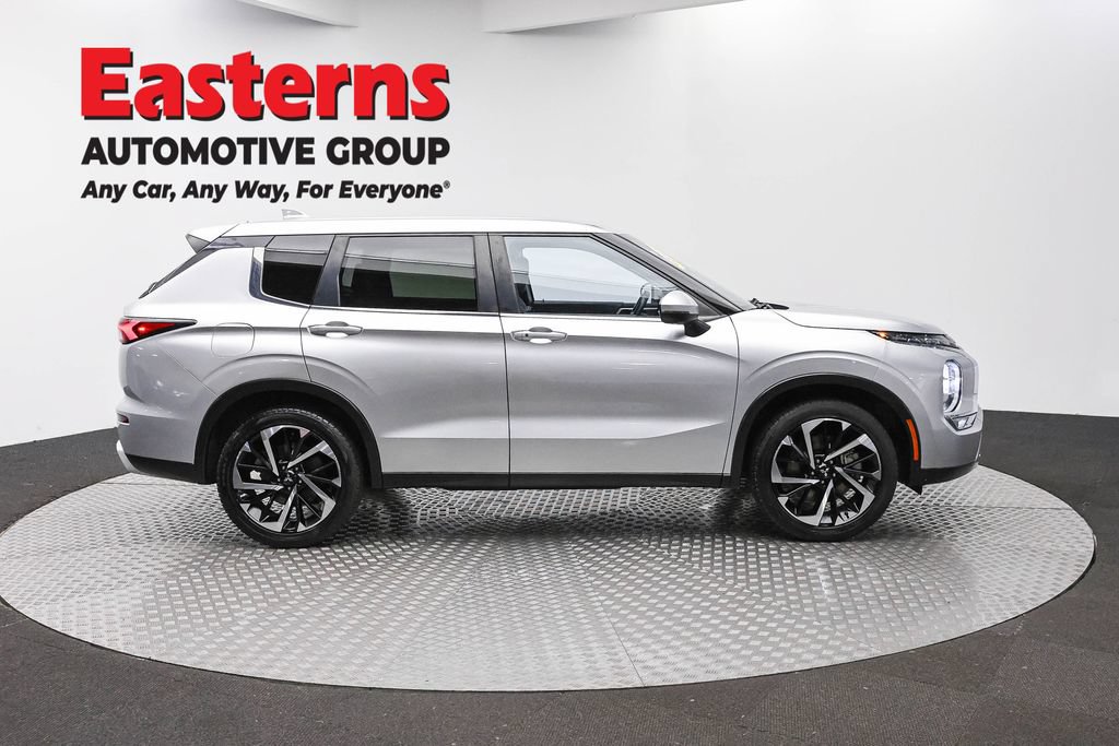 Used 2024 Mitsubishi Outlander SE FWD image 4