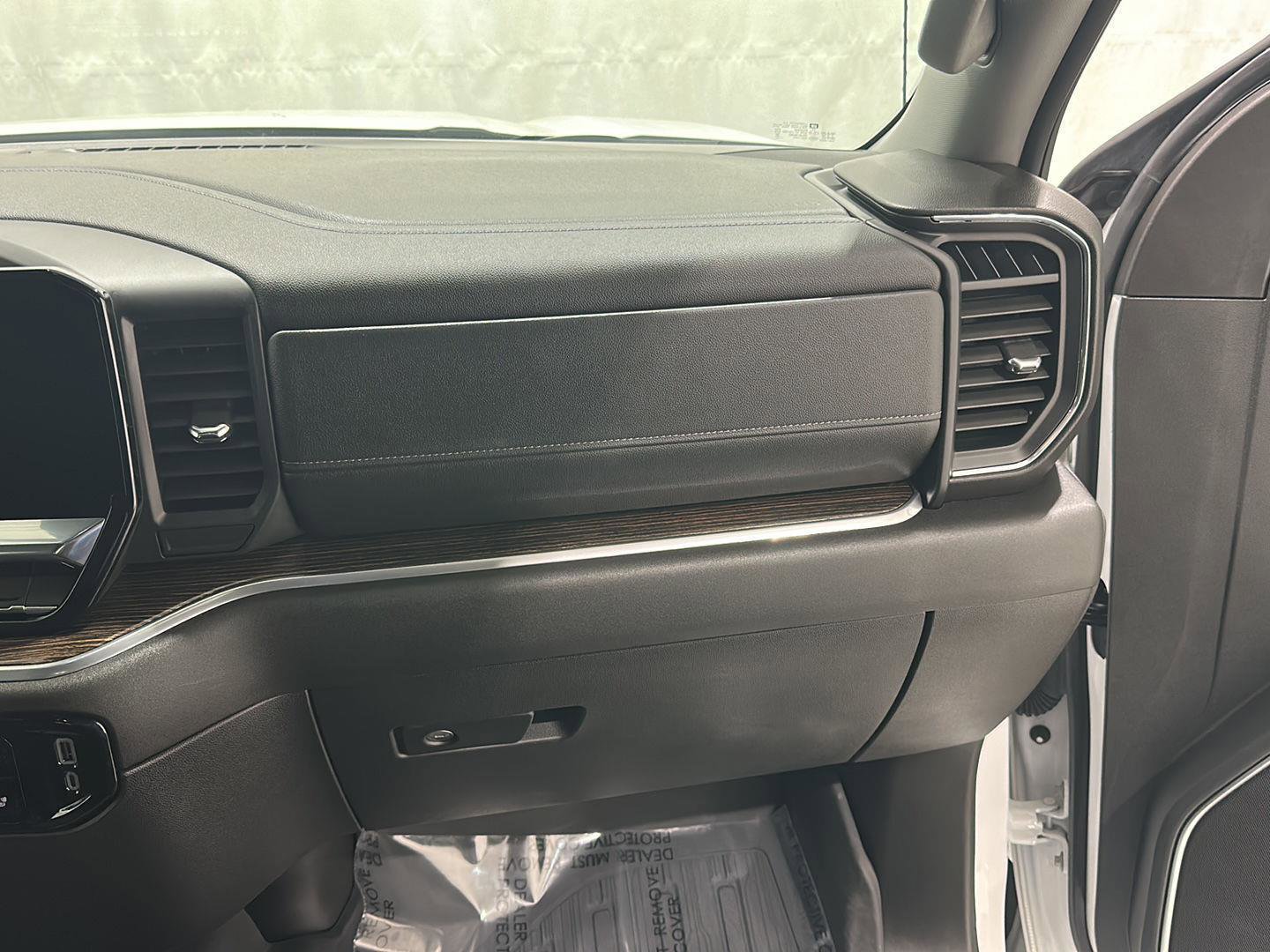 Used 2024 GMC Sierra 1500 SLE image 26