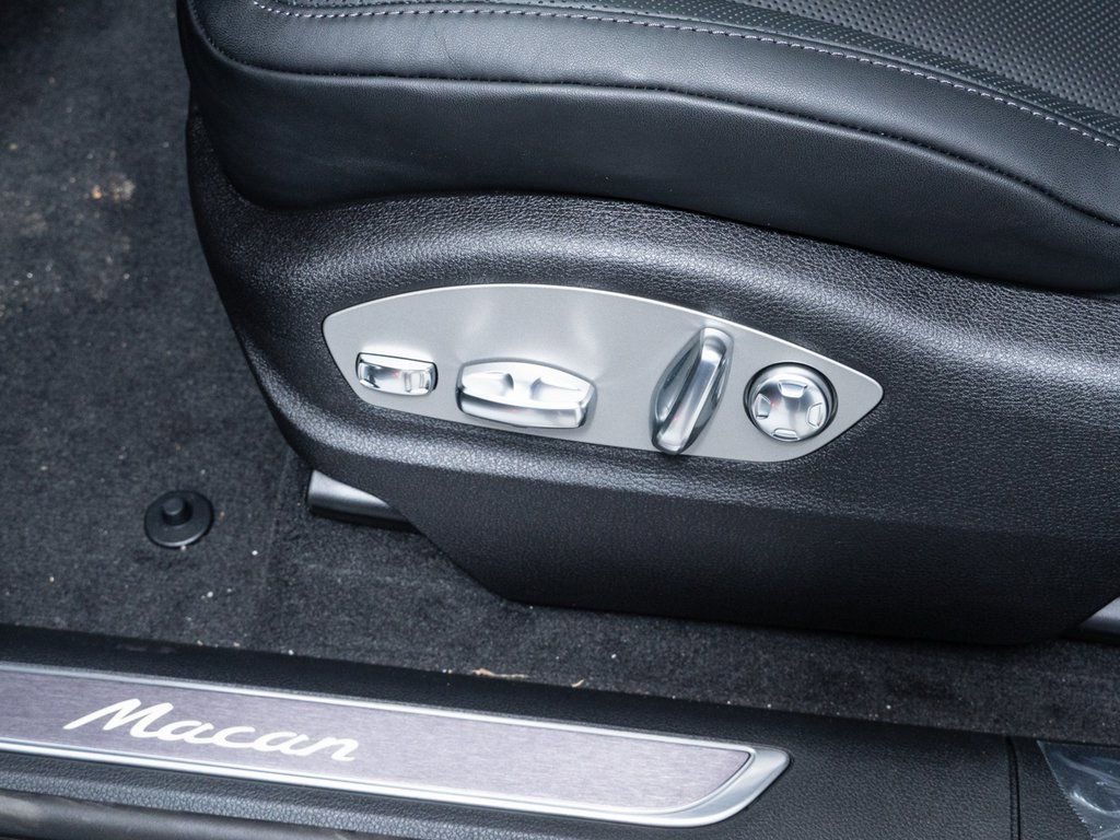 Used 2025 Porsche Macan image 22