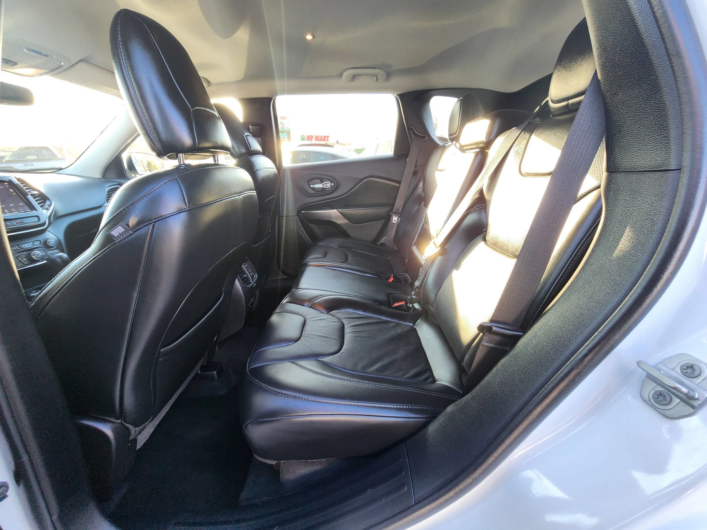 Used 2019 Jeep Cherokee Limited AWD/4WD image 19