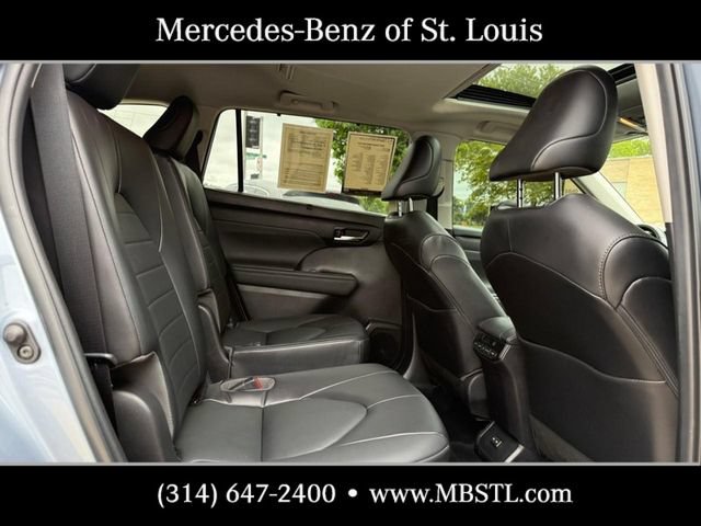 Used 2022 Toyota Highlander XLE FWD image 11