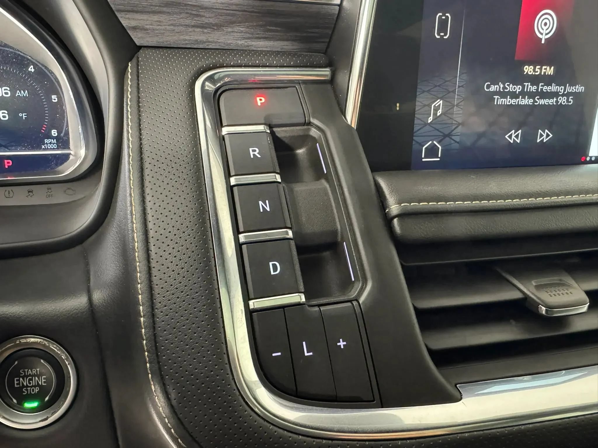 Used 2023 GMC Yukon XL SLT AWD/4WD image 23