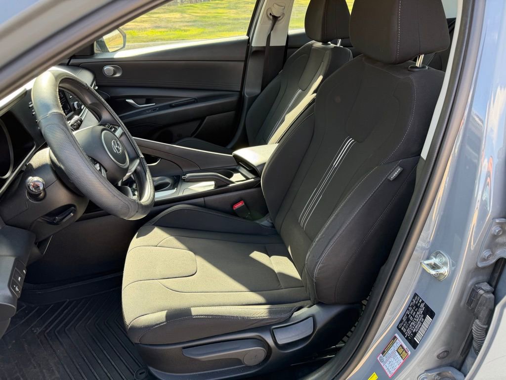 Used 2022 Hyundai Elantra SEL w/ Preferred Accessory Package image 10