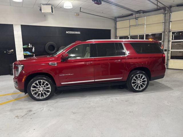 Used 2025 GMC Yukon XL Denali w/ Denali Reserve Package AWD/4WD image 5