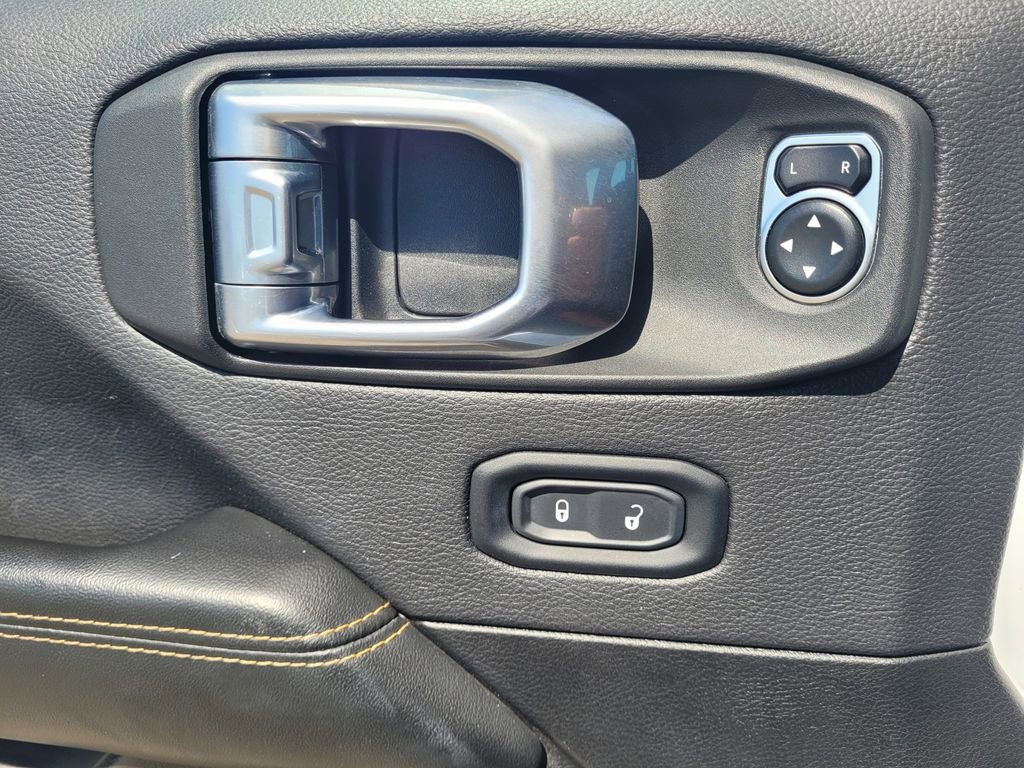 Used 2024 Jeep Wrangler Unlimited Sahara AWD/4WD image 18