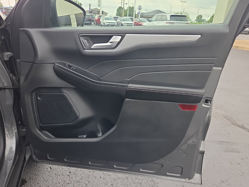 Used 2025 Ford Escape Platinum AWD/4WD image 16