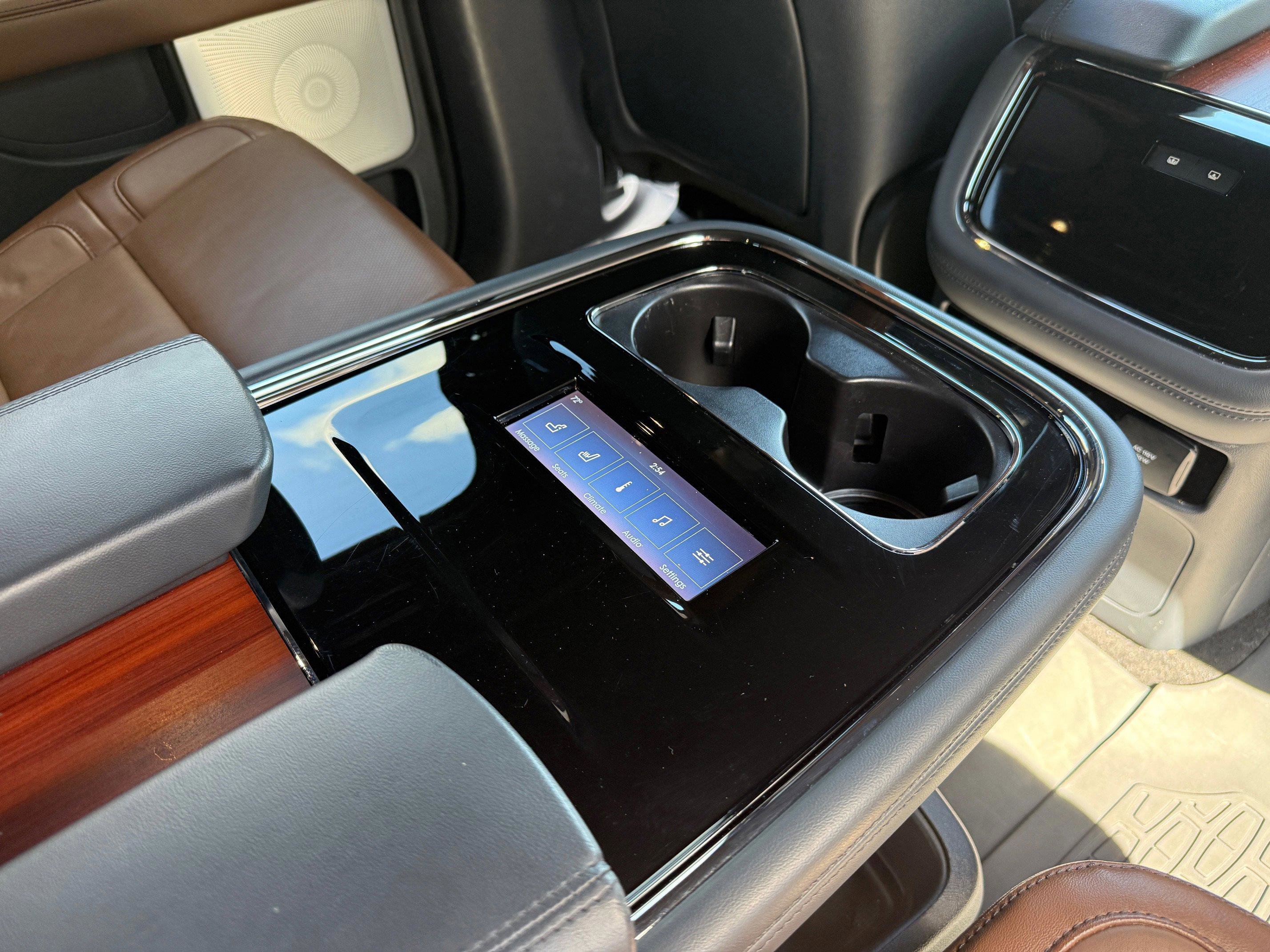 Used 2024 Lincoln Navigator L Reserve image 8