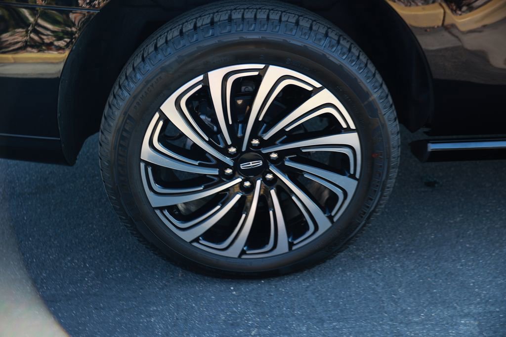 Used 2025 Lincoln Navigator Black Label image 9