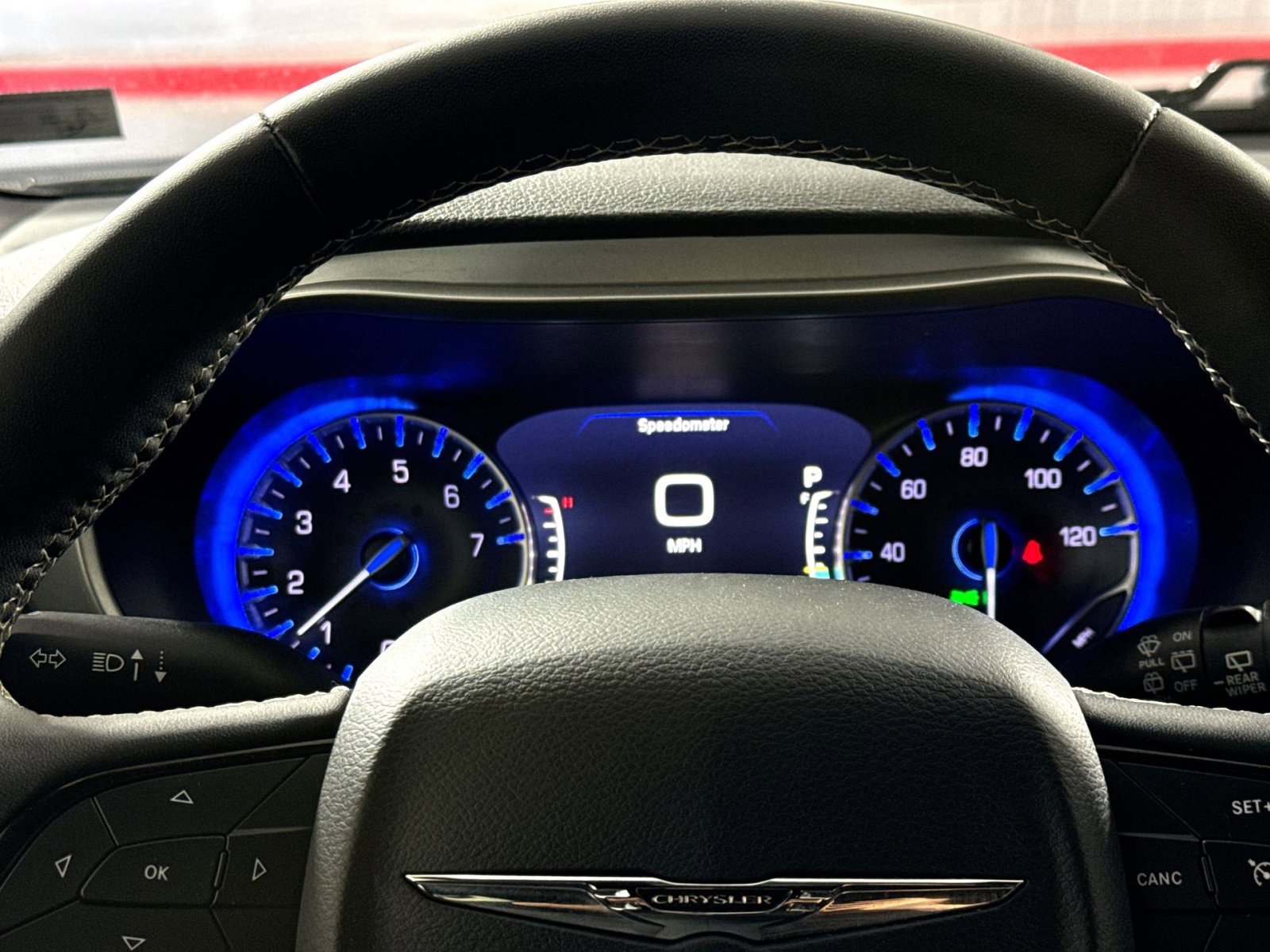 Used 2023 Chrysler Pacifica Touring FWD image 17