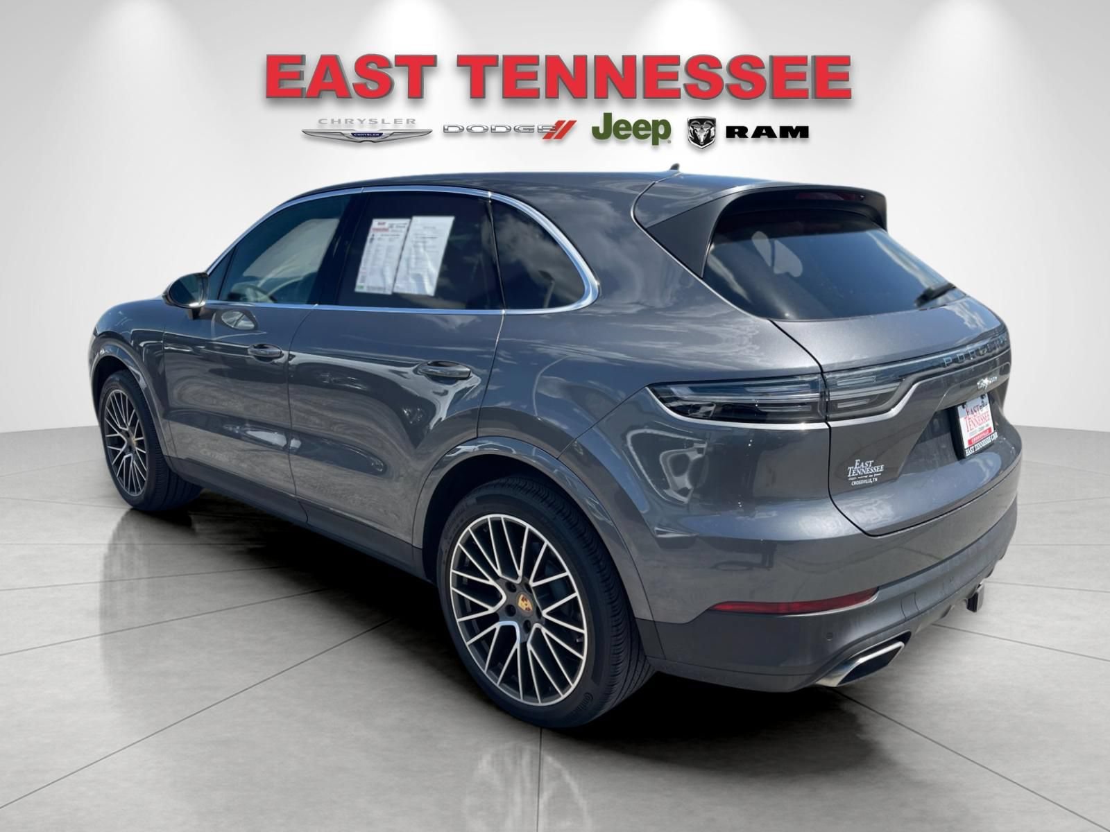 Used 2023 Porsche Cayenne AWD/4WD image 5