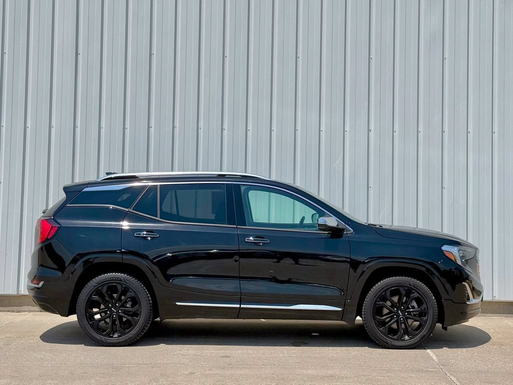 Used 2020 GMC Terrain Denali w/ Denali Premium Package AWD/4WD image 7