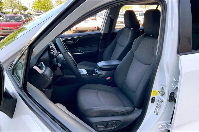 Used 2019 Toyota RAV4 XLE w/ Convenience Package FWD image 25