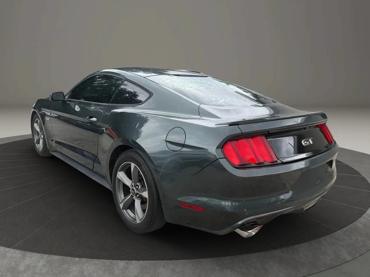 Used 2016 Ford Mustang GT RWD image 3