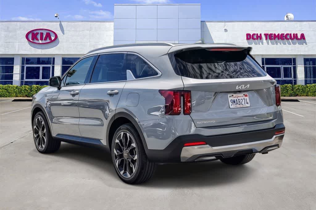 Certified 2024 Kia Sorento EX w/ Panoramic Sunroof Package FWD image 6