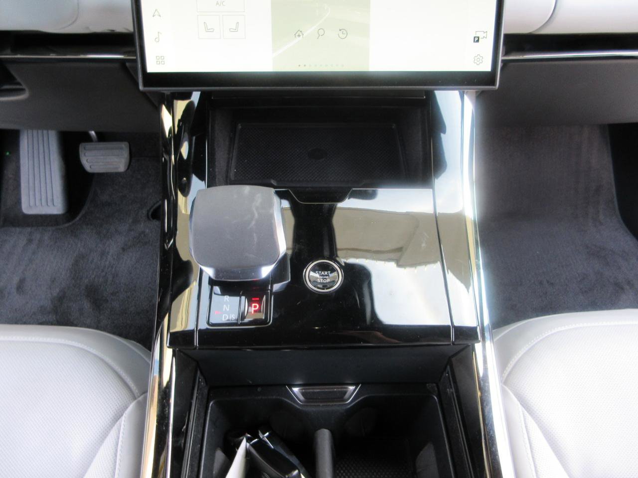 Used 2024 Land Rover Range Rover Sport SE image 47