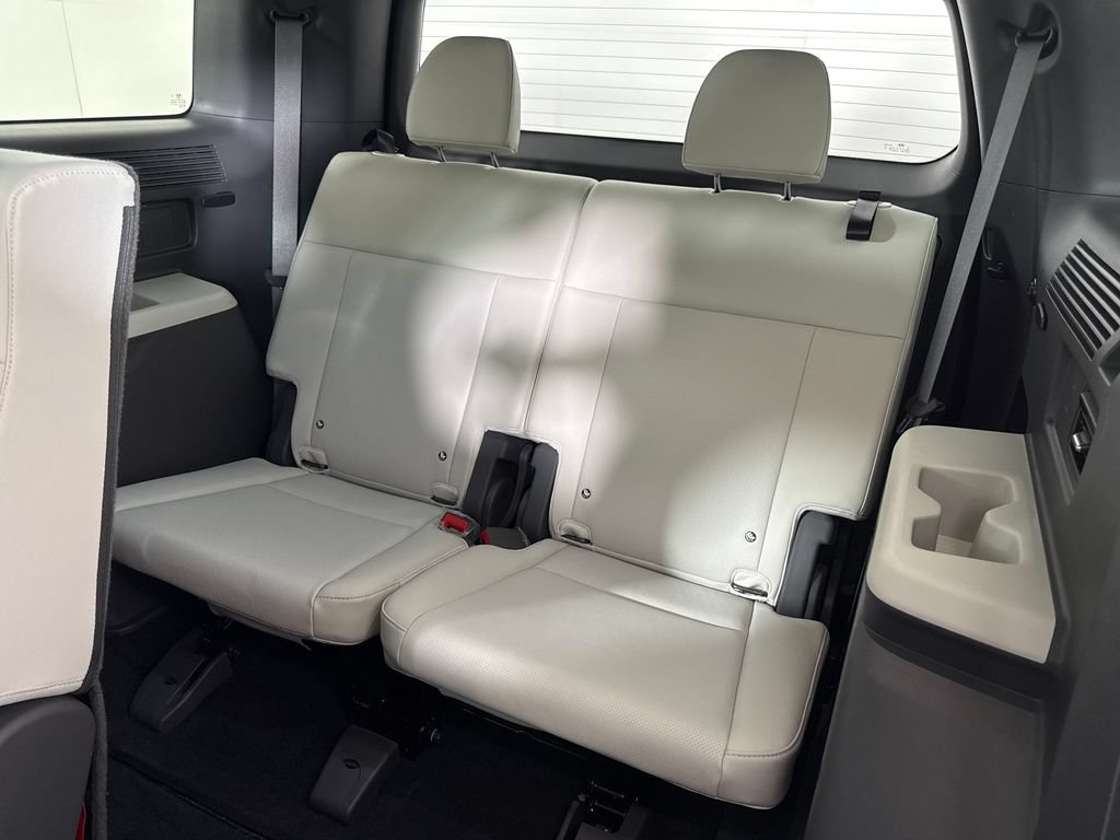 Used 2025 Hyundai Santa Fe SEL FWD image 16