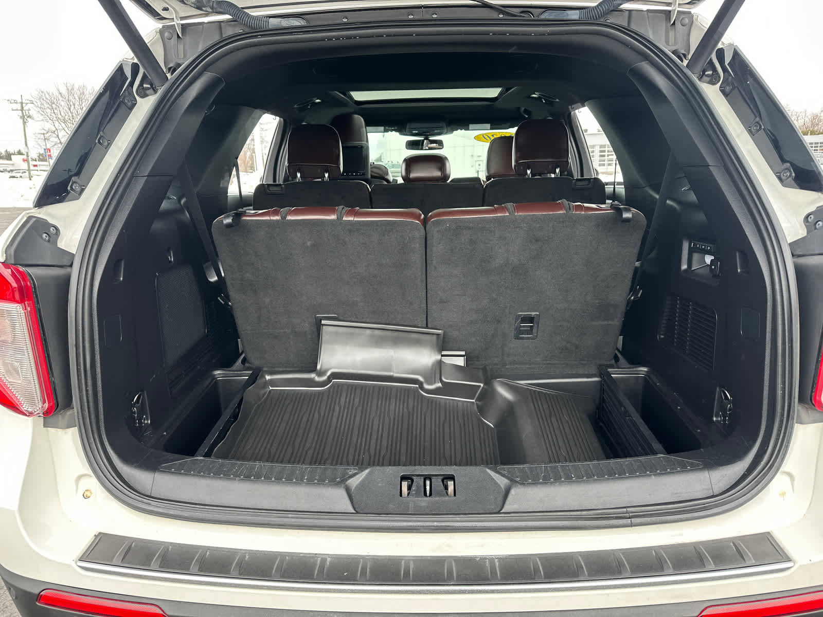 Used 2020 Ford Explorer Platinum image 34